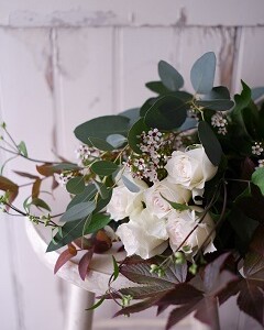 白バラグランオマージュの花束